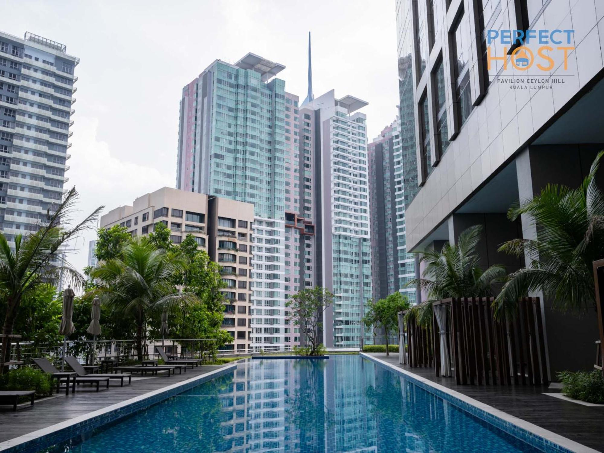 Pavilion Ceylon Hill Suites, Bukit Bintang By Perfect Host 吉隆坡 外观 照片 The panorama of the pool at the 10th floor of the complex.