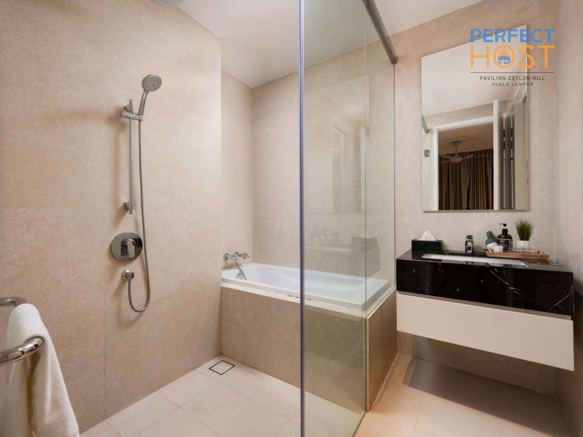 Pavilion Ceylon Hill Suites, Bukit Bintang By Perfect Host 吉隆坡 外观 照片