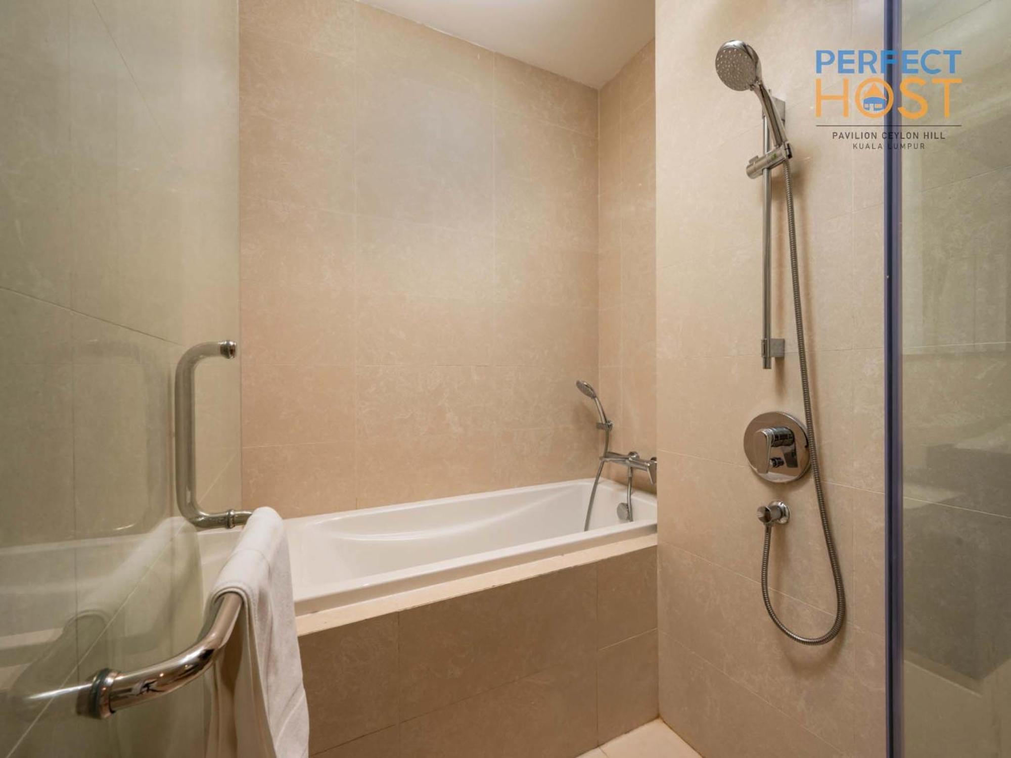 Pavilion Ceylon Hill Suites, Bukit Bintang By Perfect Host 吉隆坡 外观 照片