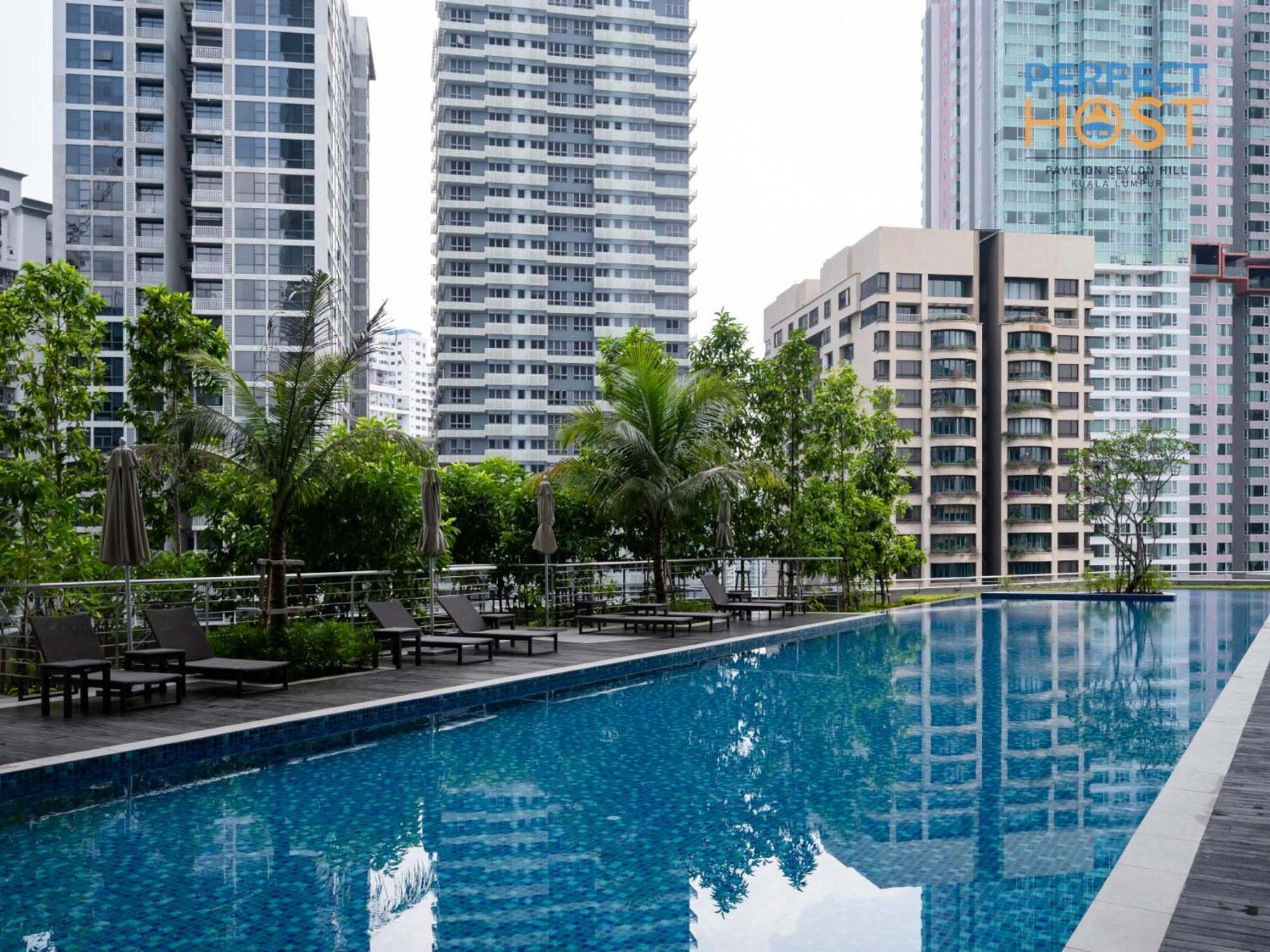 Pavilion Ceylon Hill Suites, Bukit Bintang By Perfect Host 吉隆坡 外观 照片 The panorama pool at the 50th floor of the building